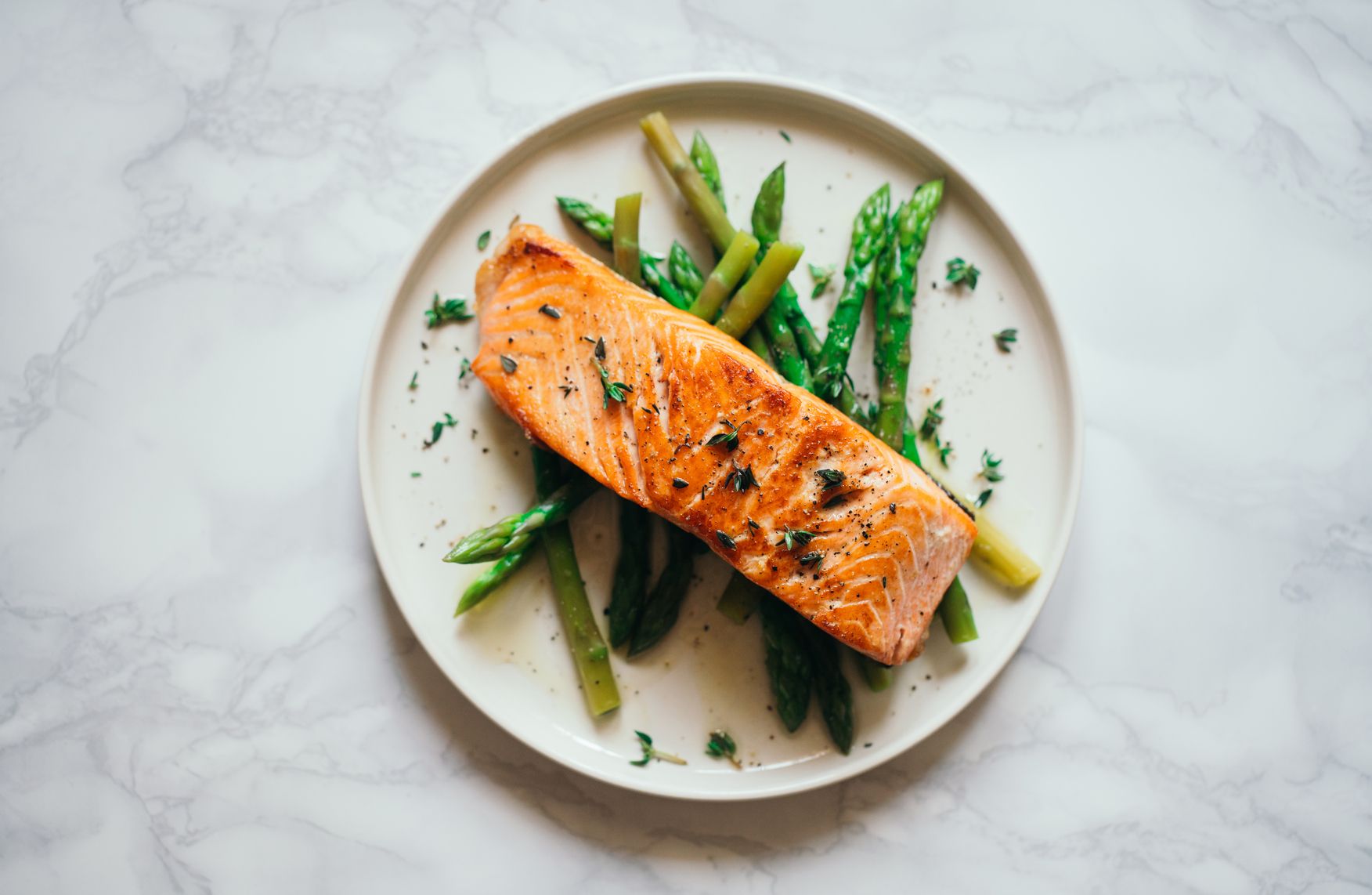 A plate of salmon and asparagus