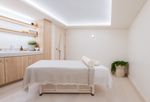 Massage table/treatment room